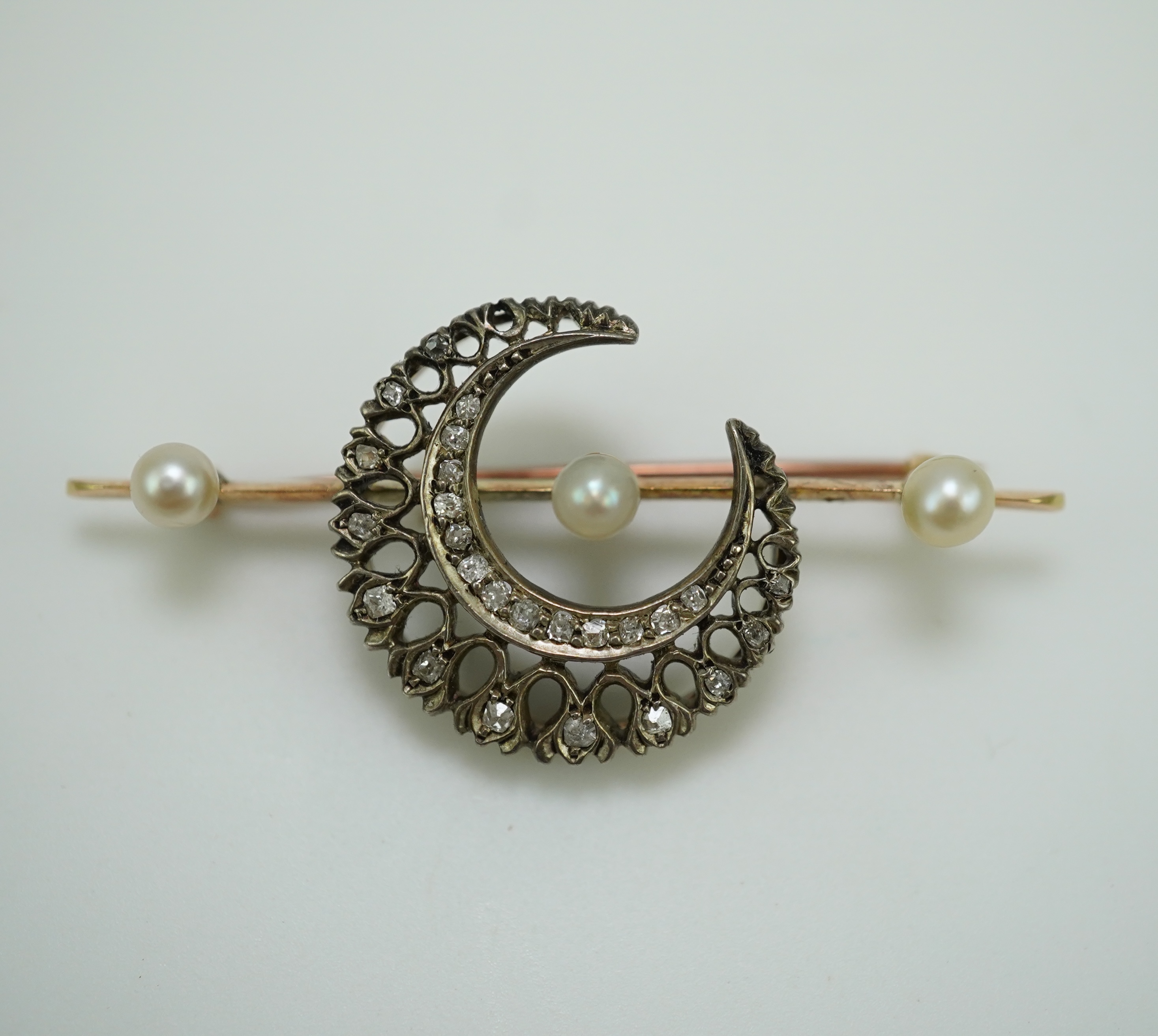 An Edwardian pearl and diamond brooch, early 20th century